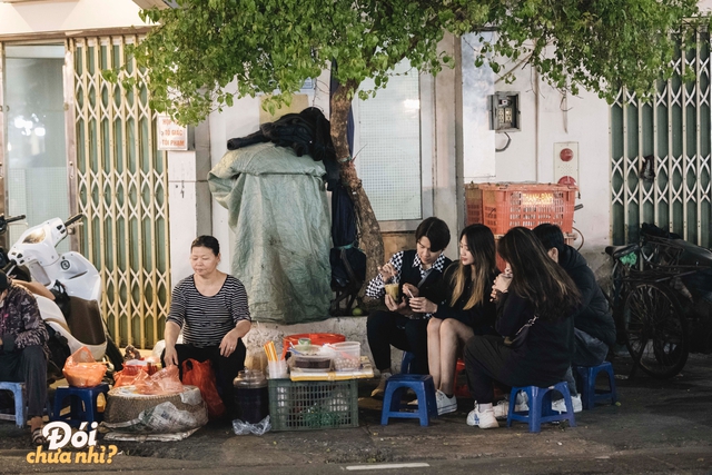 Đi ăn khuya ở khu chợ đầu mối nức tiếng quận Ba Đình: Có cả loạt món ngon bán tới tận nửa đêm - Ảnh 22.