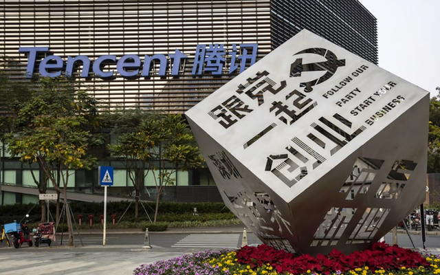 Quang cảnh trước trụ sở hãng công nghệ Tencent ở Thâm Quyến - Trung Quốc. Ảnh: Bloomberg