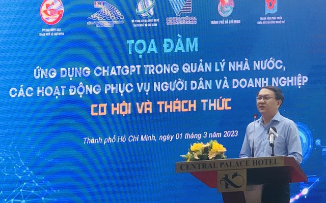Ông Lâm Đình Thắng, Giám đốc Sở Thông tin và Truyền thông TP Hồ Chí Minh phát biểu tại tọa đàm.