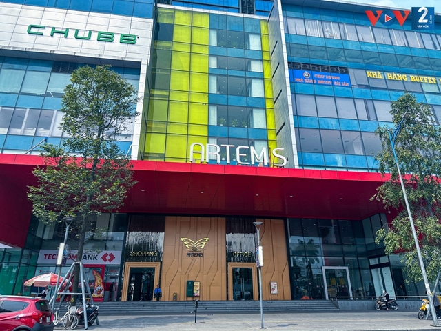 Các trung tâm thương mại nổi tiếng ở Hà Nội vắng vẻ, đìu hiu - Ảnh 9.