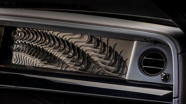 Rolls-Royce Phantom tinh xảo nhất thế giới: Làm khung mất 4 năm, bầu trời sao tốn cả tháng, là xe của đại gia chịu chơi đặt trước - Ảnh 8.
