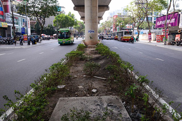 Tuyến đường sắt Nhổn - ga Hà Nội biến thành bãi chứa rác thải, phế liệu - Ảnh 15.