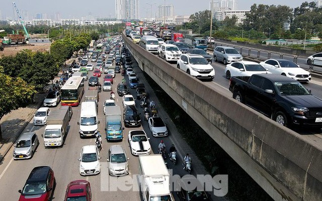 Bộ Tài chính đề xuất thu phí sử dụng đường bộ với ô tô sẽ được chia thành 8 mức (ảnh: Như Ý).