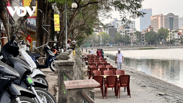 Hà Nội: Đường dạo ven hồ Hoàng Cầu thành nơi sở hữu của các quán nhậu - Ảnh 4.