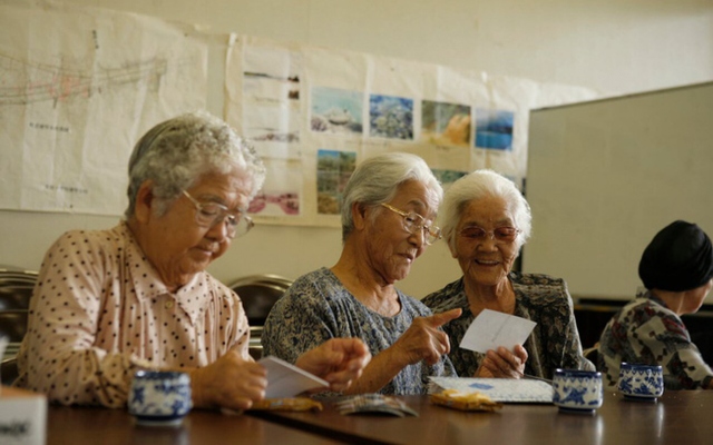 Cứ 100.000 người ở Okinawa lại có 81 người sống trên 100 tuổi nhờ 3 bí mật sống thọ - Ảnh 2.