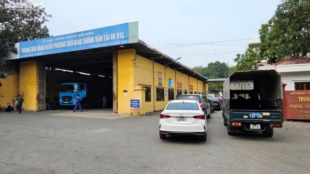 Ô tô từ Hà Nội dồn về, các trung tâm đăng kiểm ở Bắc Ninh quá tải - Ảnh 4.