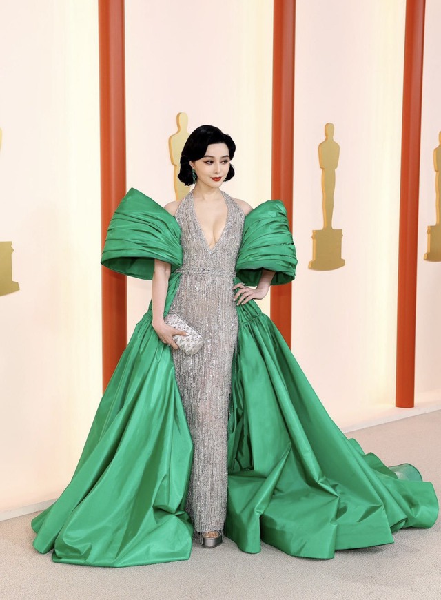 Thảm đỏ lễ trao giải Oscar 2023: Phạm Băng Băng lộng lẫy như bà hoàng lấn át các mỹ nhân Hollywood, sao gốc Á gây ấn tượng - Ảnh 1.