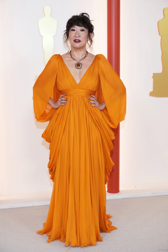 Thảm đỏ lễ trao giải Oscar 2023: Phạm Băng Băng lộng lẫy như bà hoàng lấn át các mỹ nhân Hollywood, sao gốc Á gây ấn tượng - Ảnh 23.
