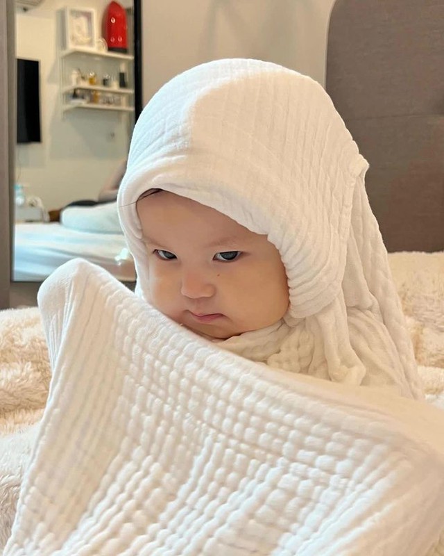 Pam – die Enkelin der Bekleidungsgruppe – ist das erste vietnamesische Baby mit einer Fotoserie, die auf ihrem persönlichen Instagram-Profil 1 Million Likes erreicht – Foto 3.