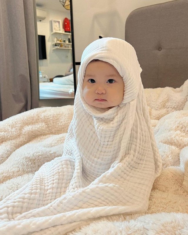 Pam - cháu gái tập đoàn quần áo - là em bé Việt Nam đầu tiên có loạt ảnh cán mốc 1 triệu like trên trang cá nhân Instagram - ảnh 1