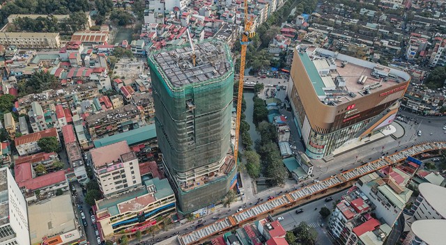 [Photo Essay] Muốn mua căn hộ chung cư mới 3 phòng ngủ khu trung tâm Hà Nội phải có trong tay 10 tỷ đồng - Ảnh 1.