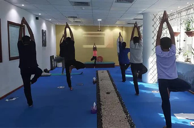 Phá kỷ lục Guinness khi hoàn thành khoá đào tạo, trở thành HLV dạy Yoga trong 200 giờ, cô bé 7 tuổi khiến cả thế giới thán phục: Đúng tuổi trẻ tài cao! - Ảnh 5.