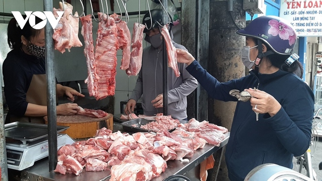 Giá thịt lợn hơi tiếp tục giảm: Nguồn cung tăng, sức mua thấp - Ảnh 1.