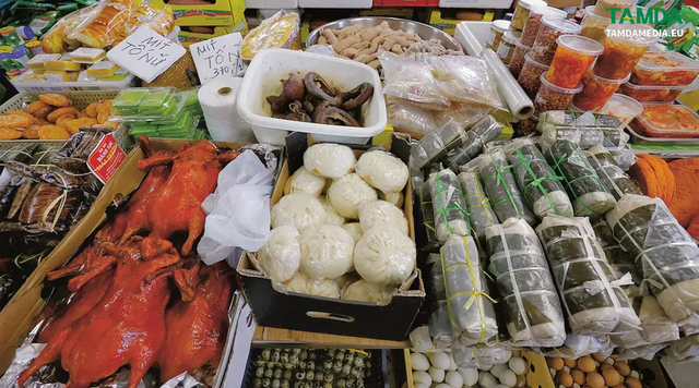 Hóa ra ở châu Âu cũng có một khu chợ gọi là CHỢ SAPA thân thương gần gũi bán toàn thực phẩm Việt - Ảnh 3.