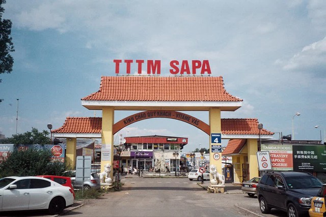 Hóa ra ở châu Âu cũng có một khu chợ gọi là CHỢ SAPA thân thương gần gũi bán toàn thực phẩm Việt - Ảnh 1.