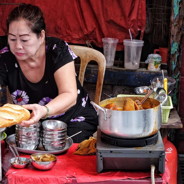 Những hàng quán nổi tiếng ở TP.HCM với câu chuyện nuôi con ăn học thành tài, mua nhà tiền tỷ - Ảnh 5.