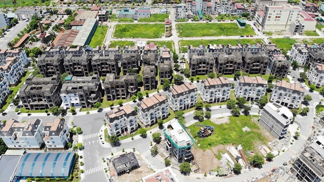 Khu đô thị có hàng trăm biệt thự triệu đô bỏ hoang ở Hà Nội - Ảnh 4.