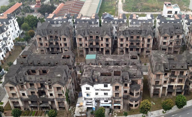 Khu đô thị có hàng trăm biệt thự triệu đô bỏ hoang ở Hà Nội - Ảnh 12.