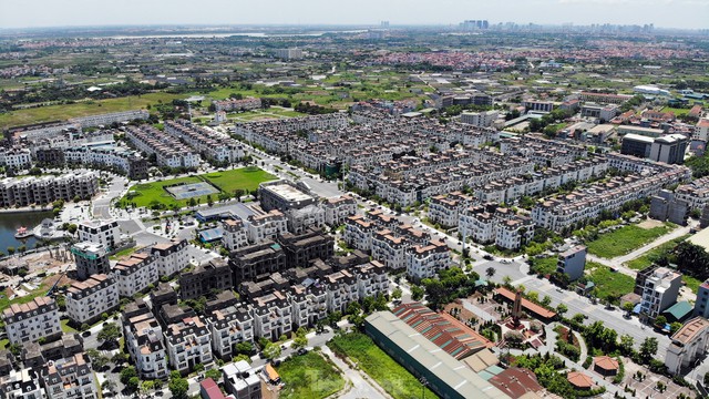 Khu đô thị có hàng trăm biệt thự triệu đô bỏ hoang ở Hà Nội - Ảnh 10.