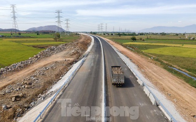 Tuyến chính cao tốc Vĩnh Hảo - Phan Thiết cơ bản đã hoàn thành, Bộ GTVT cam kết sẽ đưa vào khai thác trước 30/4 tới.