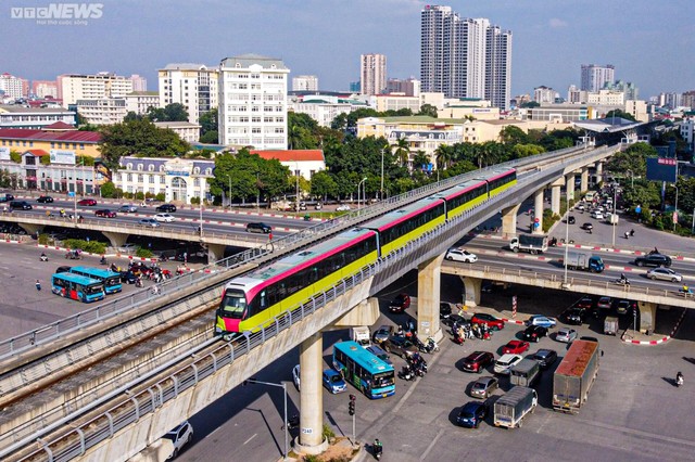 Nhà ga tuyến đường sắt Nhổn - ga Hà Nội thành nơi bán trà, quán ăn - Ảnh 1.