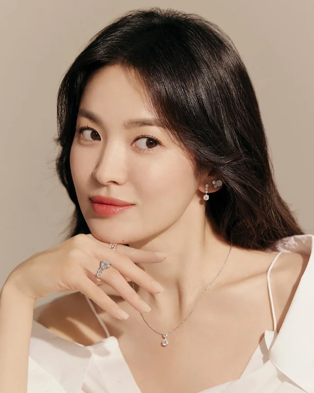 Khó thở khi bóc giá đồ dùng trong nhà Song Hye Kyo: Loa nghe nhạc giá gần 1 tỷ, ly uống trà siêu chảnh giá 200 đô - Ảnh 1.