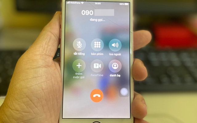 Thị trường iPhone chao đảo vì SIM ghép bị khóa | Báo Dân trí