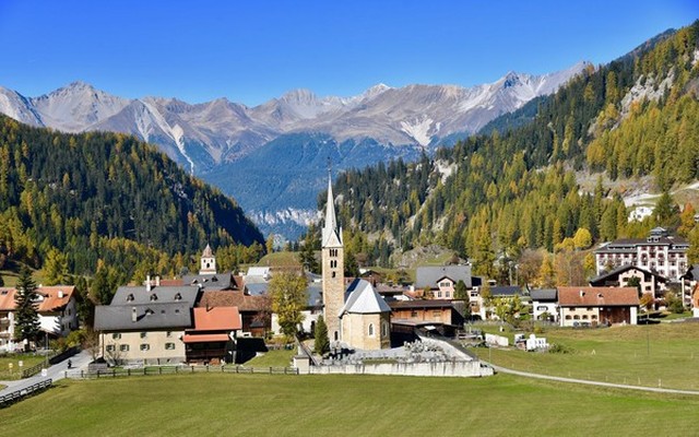 Một ngôi làng ở Thụy Sĩ cấm du khách chụp ảnh vì quá đẹp, ai cũng 'kêu trời' khi biết lý do khôn ngoan phía sau