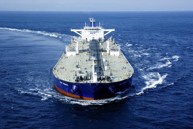 Lần theo dấu vết những con tàu ma khổng lồ giúp dầu Nga tiếp tục tràn ra thế giới - Ảnh 2.