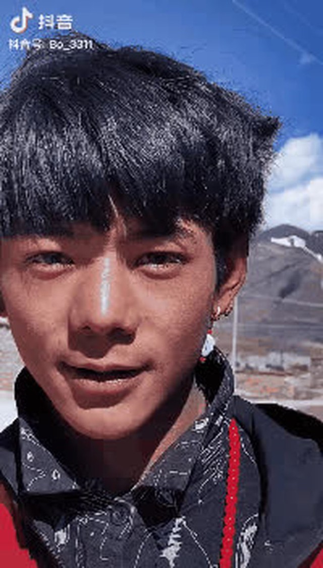 “Hot boy chăn bò” Đinh Chân gần 3 năm từ ngày bất ngờ nổi tiếng toàn châu Á: Có còn giữ nhan sắc chàng trai mộc mạc và được chú ý như xưa? - Ảnh 1.