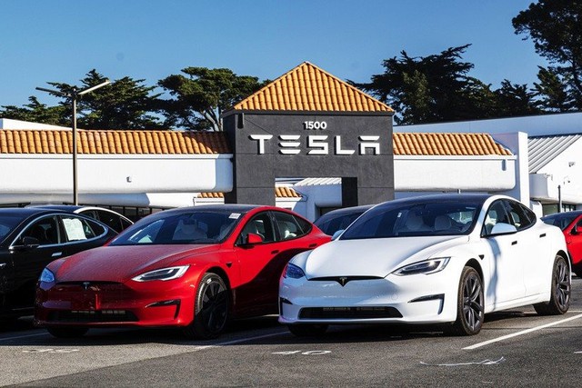 Chiêu giảm giá xe điện của Tesla bắt đầu phản tác dụng, các hãng xe chạy theo cẩn thận nhận trái đắng - Ảnh 1.