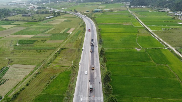 Gấp rút sửa chữa quốc lộ nghìn tỷ ở Hà Tĩnh sau chỉ đạo nóng - Ảnh 3.