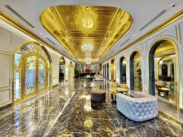 Báo chí quốc tế nói gì về khách sạn vàng giữa lòng Hà Nội, vừa được rao bán tới 6.000 tỷ đồng: Ngạc nhiên ngỡ ngàng về sự xa xỉ, thế giới chưa có nơi nào như vậy - Ảnh 2.