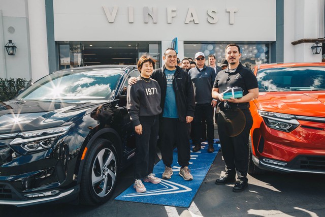 VinFast chính thức bàn giao 45 chiếc VF 8 City Edition đầu tiên cho khách hàng Mỹ - Ảnh 1.
