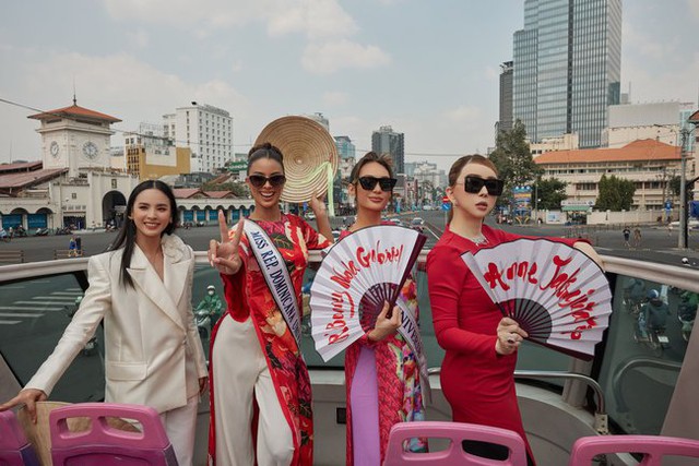 Câu chuyện Miss Universe 2022 diện áo dài khi đến Việt Nam qua lời bộc bạch của stylist - Ảnh 1.