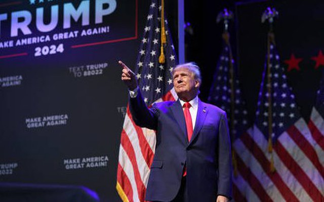 Ông Donald Trump xuất hiện tại sự kiện thông báo tái tranh cử cho bầu cử tổng thống Mỹ 2024. Ảnh: Getty Images