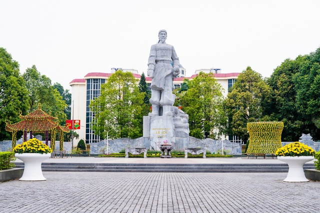 Tỉnh đông dân nhất, có thành phố nhỏ nhất Việt Nam - Ảnh 6.