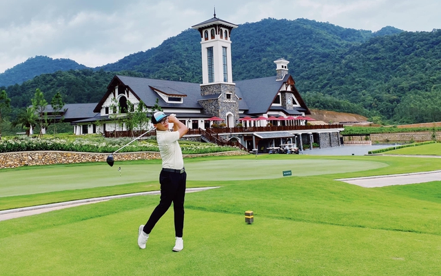 Bình luận viên Nam Giang: Golf chính là bộ môn “yoga não”, khi chơi luyện giữ tâm trí trống rỗng và thoải mái