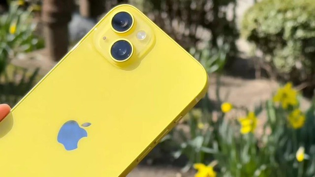 iPhone 14 màu vàng vừa lên kệ đã nhanh chóng sập giá, chỉ còn hơn 20 triệu đồng - Ảnh 2.
