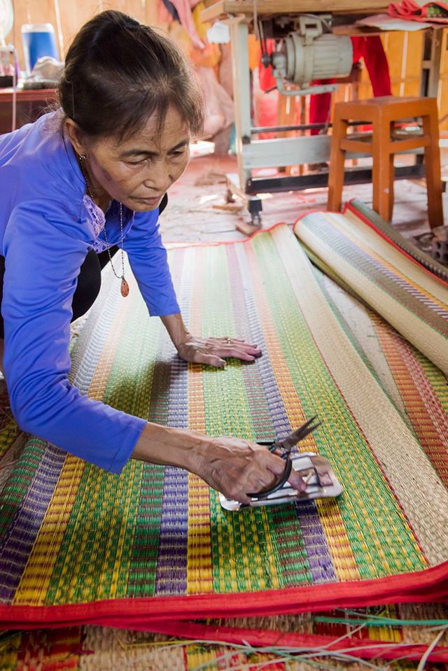 Một di sản trăm tuổi ở miền Tây vừa được Lý Hải “hồi sinh”, khung cảnh thời hưng thịnh hiện về gây xúc động - Ảnh 3.