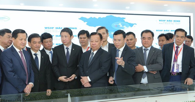 VSIP kí hợp tác phát triển khu công nghiệp với 9 tỉnh thành Việt Nam