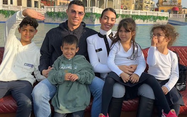 Con Ronaldo bị bạo hành nhưng không đánh trả, cha mẹ thông minh ắt dạy con bài học này