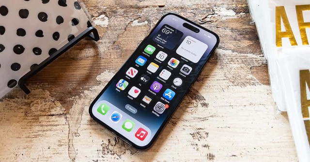 IPhone 14 khoá mạng bất ngờ tăng giá, hàng chính hãng tiếp tục thủng đáy - Ảnh 3. IPhone 14 khoá mạng bất ngờ tăng giá, hàng chính hãng tiếp tục thủng đáy - Ảnh 3.