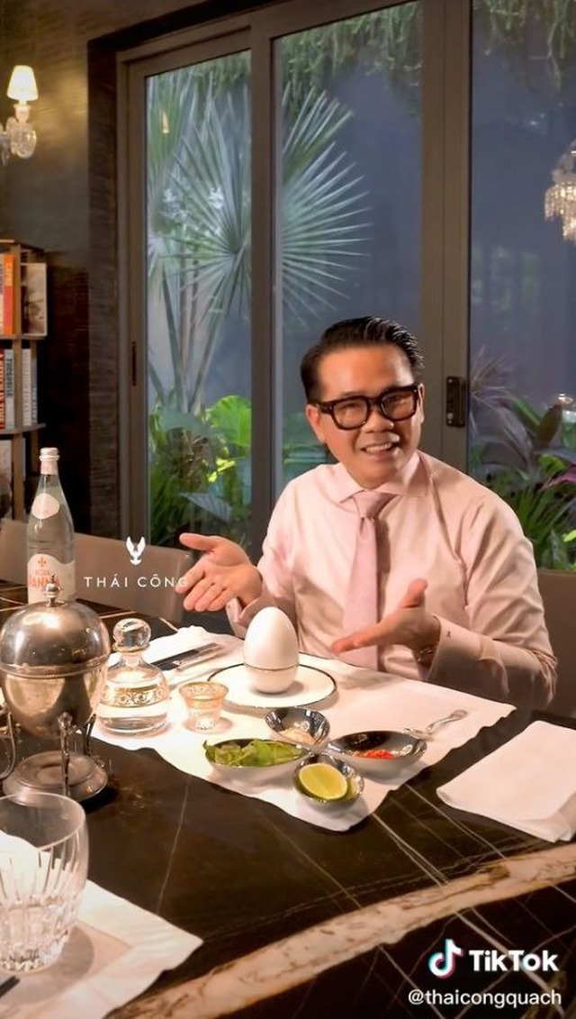 Những lần ăn uống xa hoa của Thái Công: Mì tôm phải dùng bát 20 triệu, ăn hột vịt lộn trong bộ dụng cụ hơn 50 triệu - Ảnh 3.