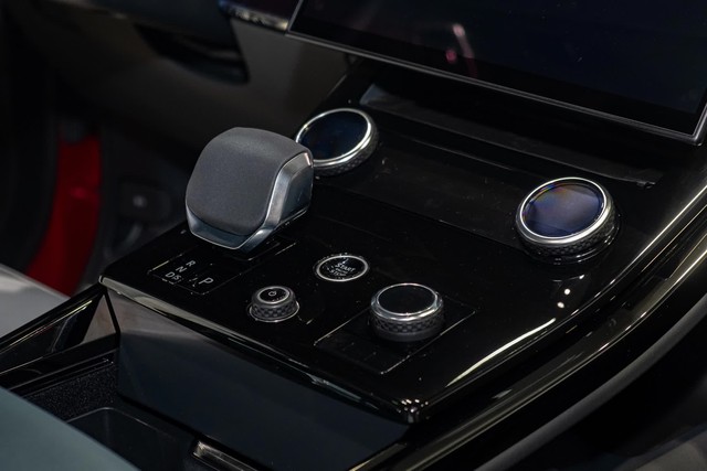 Range Rover Sport 2023 ra mắt Việt Nam: Giá cao nhất 8,57 tỷ đồng, gấp đôi BMW X5 - Ảnh 14.