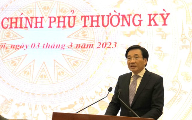 Đồng chí Trần Văn Sơn - Bộ trưởng, Chủ nhiệm Văn phòng Chính phủ, Người phát ngôn của Chính phủ phát biểu tại cuộc họp báo.