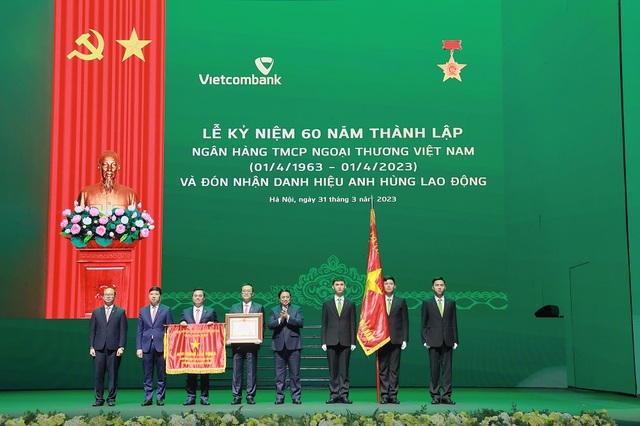 Vietcombank được đón nhận danh hiệu Anh hùng Lao động - Ảnh 1.