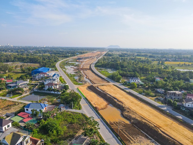 Tỉnh rộng nhất, có thị xã nhỏ nhất Việt Nam - Ảnh 3.
