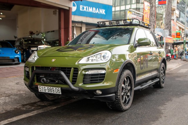 Người có tiền độ xe cũng khác: Ông Đặng Lê Nguyên Vũ mang hẳn Porsche Cayenne đời 2009 đi độ phong cách nhà binh - Ảnh 4.