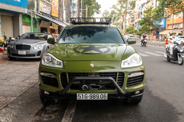 Người có tiền độ xe cũng khác: Ông Đặng Lê Nguyên Vũ mang hẳn Porsche Cayenne đời 2009 đi độ phong cách nhà binh - Ảnh 8.